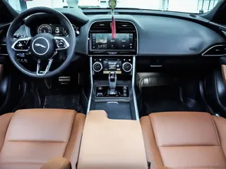 Jaguar XE 2025 купить из Китая, цена 4 148 000 ₽ — Suifenhe Auto