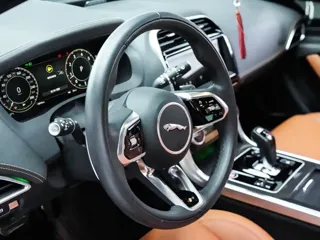 Jaguar XE 2025 купить из Китая, цена 4 148 000 ₽ — Suifenhe Auto