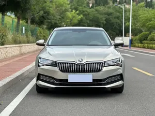 Skoda Superb 2023 купить из Китая, цена 2 211 000 ₽ — Suifenhe Auto