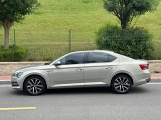 Skoda Superb 2023 купить из Китая, цена 2 211 000 ₽ — Suifenhe Auto