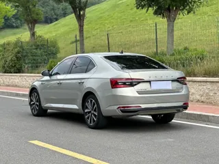 Skoda Superb 2023 купить из Китая, цена 2 211 000 ₽ — Suifenhe Auto