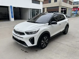 Kia Stonic 2023 купить из Китая, цена 1 395 000 ₽ — Suifenhe Auto