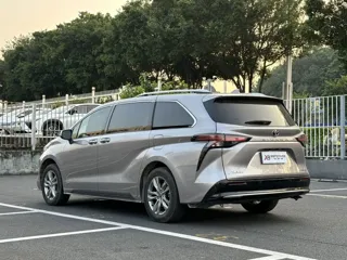 Toyota SIENNA 2025 купить из Китая, цена 7 851 000 ₽ — Suifenhe Auto