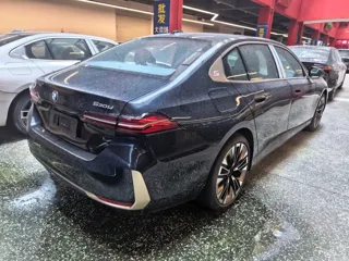 BMW 5 Series 2026 купить из Китая, цена 8 020 000 ₽ — Suifenhe Auto