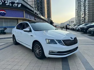 Skoda Octavia 2019 купить из Китая, цена 1 244 000 ₽ — Suifenhe Auto