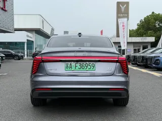 Hongqi H5 PHEV 2025 купить из Китая, цена 3 400 000 ₽ — Suifenhe Auto