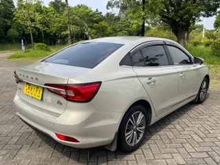 Roewe i5 2019 купить из Китая, цена 985 000 ₽ — Suifenhe Auto