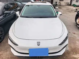 Roewe D7 2024 купить из Китая, цена 2 408 000 ₽ — Suifenhe Auto