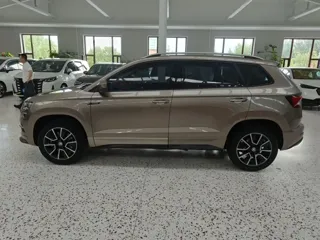 Skoda Karoq 2023 купить из Китая, цена 2 133 000 ₽ — Suifenhe Auto