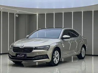 Skoda Superb 2022 купить из Китая, цена 1 795 000 ₽ — Suifenhe Auto