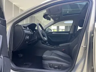 Skoda Superb 2022 купить из Китая, цена 1 795 000 ₽ — Suifenhe Auto