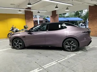 Lynk & Co 07 EM-P 2025 купить из Китая, цена 3 956 000 ₽ — Suifenhe Auto