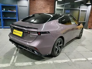 Lynk & Co 07 EM-P 2025 купить из Китая, цена 3 956 000 ₽ — Suifenhe Auto