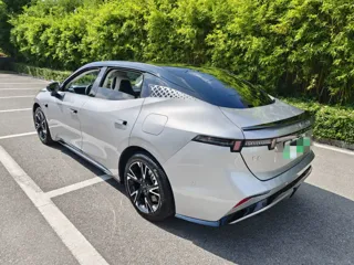 Lynk & Co 07 EM-P 2025 купить из Китая, цена 3 708 000 ₽ — Suifenhe Auto