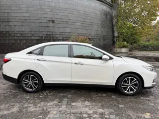Venucia D60 2018 купить из Китая, цена 1 167 000 ₽ — Suifenhe Auto