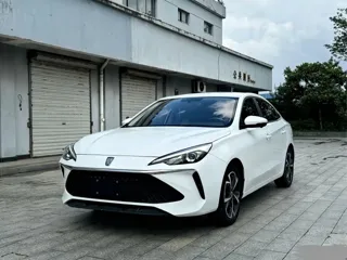 Roewe i5 2023 купить из Китая, цена 874 000 ₽ — Suifenhe Auto