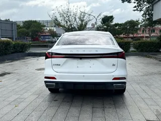 Roewe i5 2023 купить из Китая, цена 874 000 ₽ — Suifenhe Auto