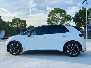 Volkswagen ID.3 2025 купить из Китая, цена 1 920 000 ₽ — Suifenhe Auto