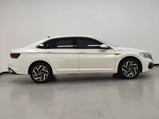 Volkswagen Sagitar 2022 купить из Китая, цена 1 580 000 ₽ — Suifenhe Auto