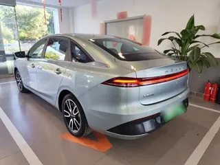 Roewe D6 2025 купить из Китая, цена 1 952 000 ₽ — Suifenhe Auto