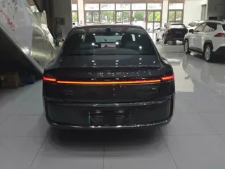 Roewe M7 DMH 2026 купить из Китая, цена 3 091 000 ₽ — Suifenhe Auto