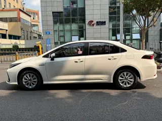 Toyota Corolla 2023 купить из Китая, цена 1 536 000 ₽ — Suifenhe Auto