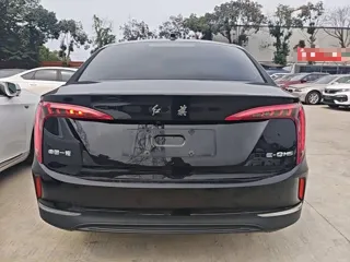 Hongqi E-QM5 2025 купить из Китая, цена 1 665 000 ₽ — Suifenhe Auto