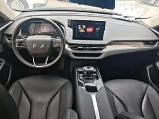 Hongqi E-QM5 2025 купить из Китая, цена 1 665 000 ₽ — Suifenhe Auto