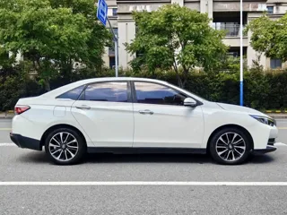 Venucia D60 2018 купить из Китая, цена 1 108 000 ₽ — Suifenhe Auto