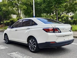 Venucia D60 2018 купить из Китая, цена 1 108 000 ₽ — Suifenhe Auto