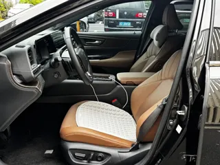 Toyota Crown 2025 купить из Китая, цена 8 646 000 ₽ — Suifenhe Auto