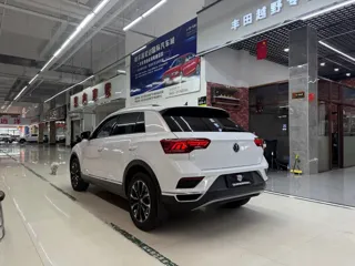 Volkswagen T-ROC 2023 купить из Китая, цена 1 769 000 ₽ — Suifenhe Auto