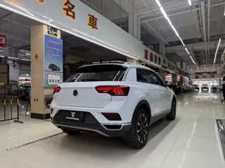 Volkswagen T-ROC 2023 купить из Китая, цена 1 769 000 ₽ — Suifenhe Auto