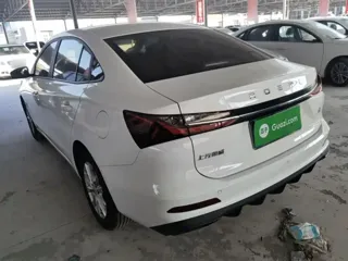Roewe i5 2025 купить из Китая, цена 1 166 000 ₽ — Suifenhe Auto