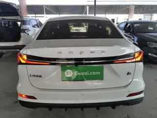 Roewe i5 2025 купить из Китая, цена 1 166 000 ₽ — Suifenhe Auto