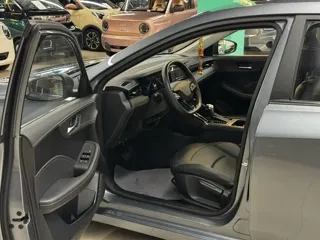 Roewe i5 2025 купить из Китая, цена 1 577 000 ₽ — Suifenhe Auto