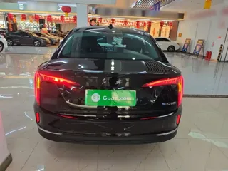 Hongqi E-QM5 2023 купить из Китая, цена 3 251 000 ₽ — Suifenhe Auto