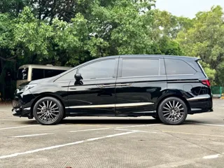 Honda Elysion 2024 купить из Китая, цена 5 072 000 ₽ — Suifenhe Auto