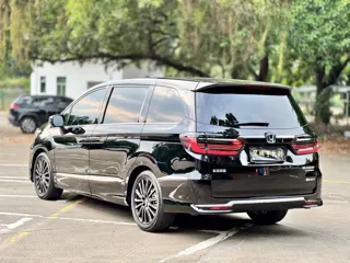 Honda Elysion 2024 купить из Китая, цена 5 072 000 ₽ — Suifenhe Auto