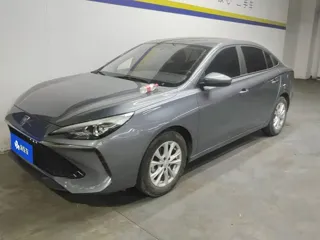 Roewe i5 2025 купить из Китая, цена 1 106 000 ₽ — Suifenhe Auto