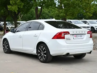 Volvo S60 2018 купить из Китая, цена 1 394 000 ₽ — Suifenhe Auto