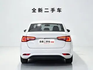 Roewe i5 2020 купить из Китая, цена 1 115 000 ₽ — Suifenhe Auto
