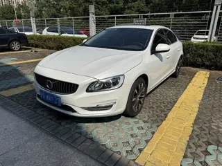Volvo S60 2019 купить из Китая, цена 1 472 000 ₽ — Suifenhe Auto