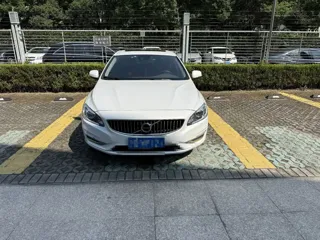 Volvo S60 2019 купить из Китая, цена 1 472 000 ₽ — Suifenhe Auto