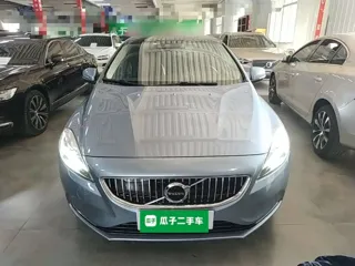 Volvo V40 2019 купить из Китая, цена 1 596 000 ₽ — Suifenhe Auto