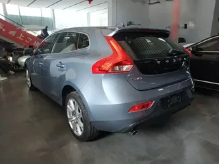 Volvo V40 2019 купить из Китая, цена 1 596 000 ₽ — Suifenhe Auto
