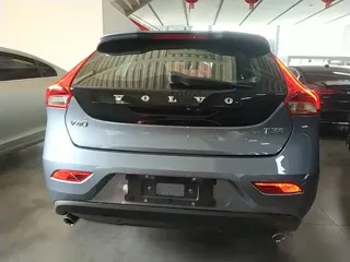 Volvo V40 2019 купить из Китая, цена 1 596 000 ₽ — Suifenhe Auto