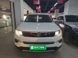 Changan CS35 Plus 2020 купить из Китая, цена 1 226 000 ₽ — Suifenhe Auto