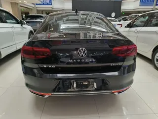 Volkswagen Magotan 2022 купить из Китая, цена 1 681 000 ₽ — Suifenhe Auto