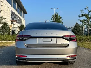 Skoda Superb 2023 купить из Китая, цена 2 289 000 ₽ — Suifenhe Auto